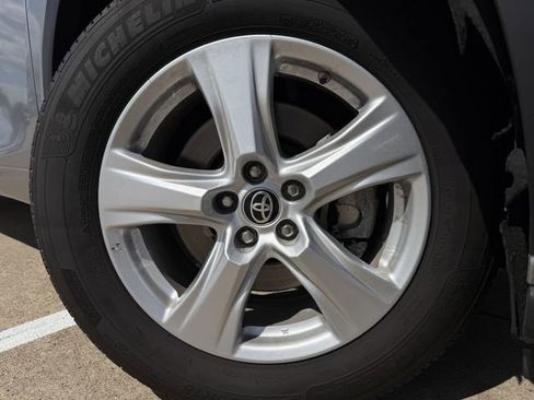 Used 2024 Toyota Highlander LE image 10