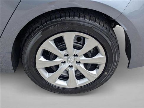 Used 2022 Toyota Corolla LE FWD image 22
