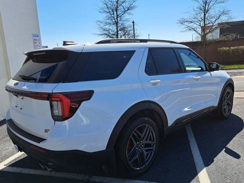 Used 2025 Ford Explorer ST image 6