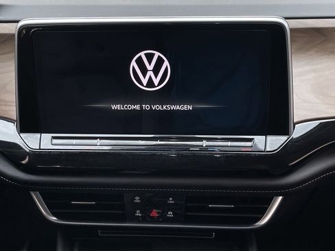 Used 2025 Volkswagen Atlas SE image 17