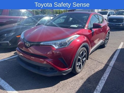 Used 2018 Toyota C-HR XLE FWD image 2