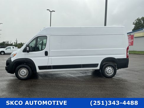 Used 2023 RAM ProMaster 2500 FWD image 2