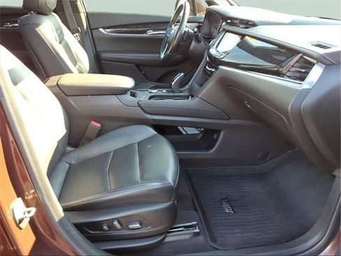 Used 2022 Cadillac XT6 Premium Luxury w/ Technology Package image 26