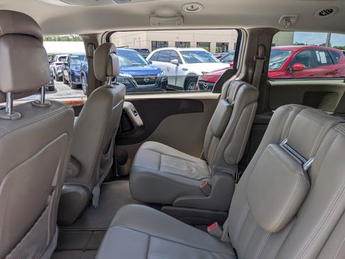 Used 2015 Chrysler Town & Country Touring FWD image 14