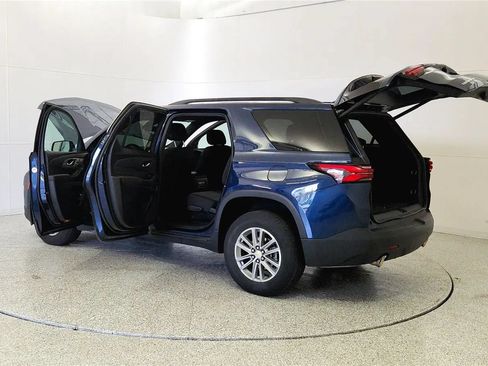 Used 2023 Chevrolet Traverse LT FWD image 11
