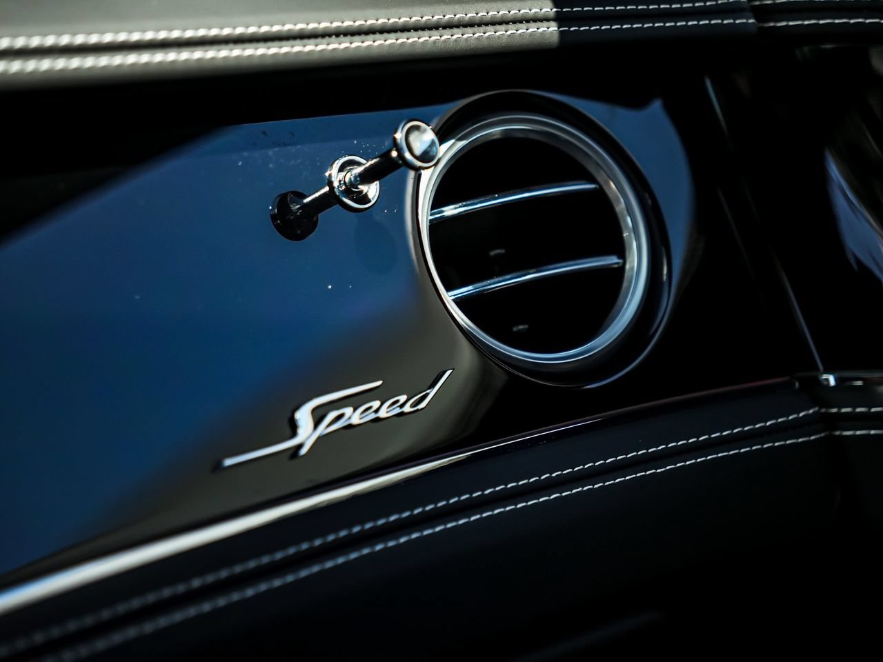 Used 2025 Bentley Flying Spur Plug-In Hybrid AWD/4WD image 27