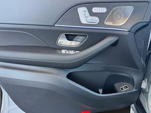 New 2026 Mercedes-Benz GLS 580 4MATIC image 10