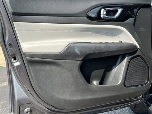 Used 2022 Jeep Compass Limited image 15