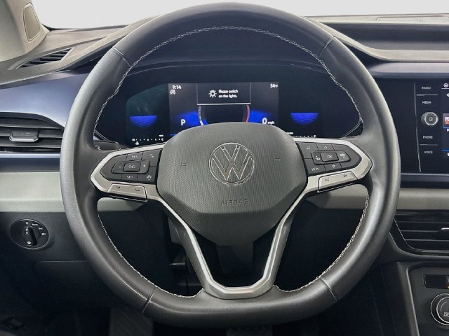 Certified 2022 Volkswagen Taos SE FWD image 12