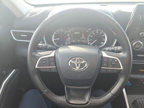 Used 2023 Toyota Highlander XLE image 5