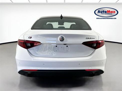 Used 2022 Alfa Romeo Giulia Ti image 8