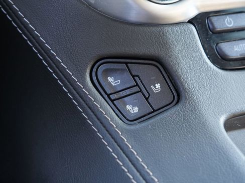 Used 2020 GMC Yukon XL SLT w/ Premium Edition image 29