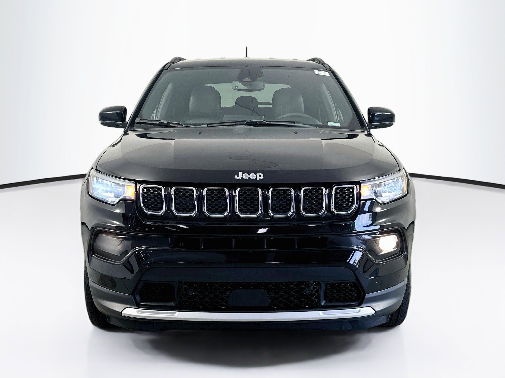 Used 2023 Jeep Compass Limited AWD/4WD image 2
