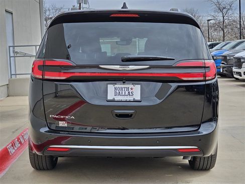 New 2026 Chrysler Pacifica Pinnacle image 4