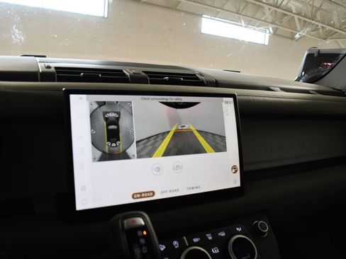 Used 2025 Land Rover Defender 110 S image 31