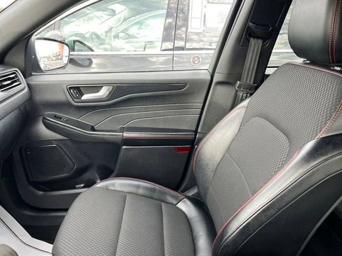 Certified 2025 Ford Escape ST-Line AWD/4WD image 35
