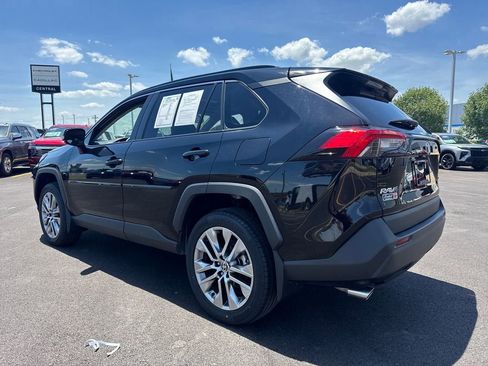 Used 2022 Toyota RAV4 XLE Premium FWD image 4