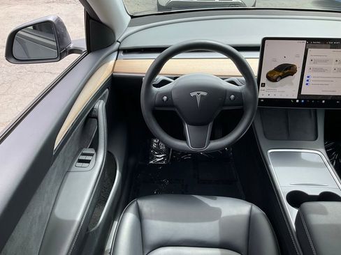 Used 2023 Tesla Model Y 2WD image 38