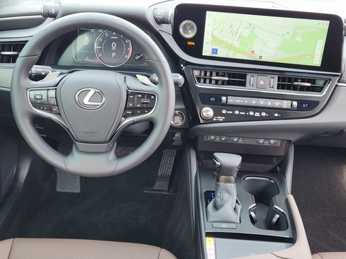 Used 2025 Lexus ES 350 w/ Premium Package image 31