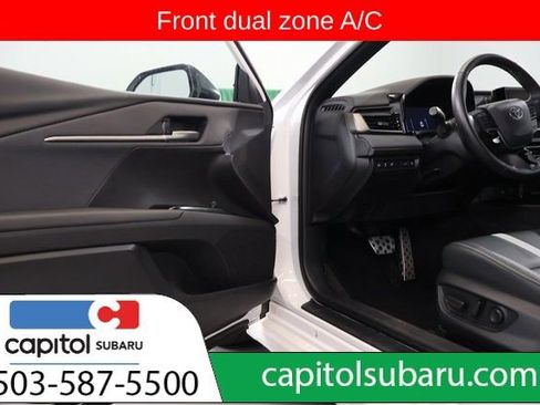 Used 2025 Toyota Camry SE image 10