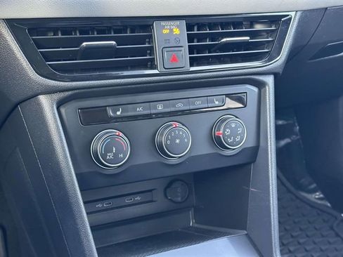 Used 2022 Volkswagen Taos SE image 19