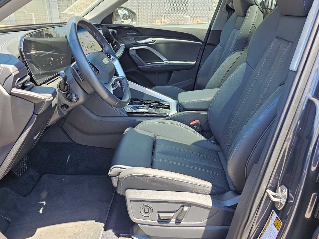 Used 2025 Audi Q5 Premium Plus w/ Premium Plus AWD/4WD image 2