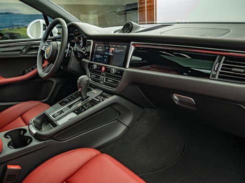 New 2026 Porsche Macan AWD/4WD image 41