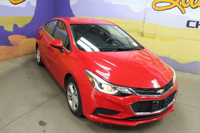 Used 2018 Chevrolet Cruze LT w/ LT Convenience Package FWD image 2