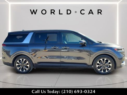 Used 2024 Kia Carnival EX image 2