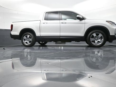 Certified 2025 Honda Ridgeline RTL image 29