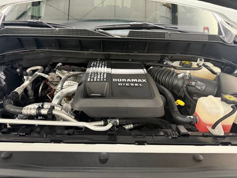Used 2023 Chevrolet Silverado 1500 High Country w/ High Country Premium Package AWD/4WD image 10