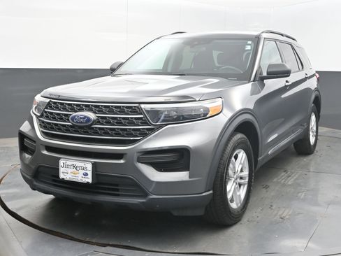 Used 2022 Ford Explorer XLT AWD/4WD image 3