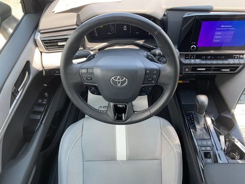 Used 2025 Toyota Camry SE w/ Convenience Package AWD/4WD image 17