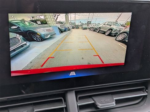 Used 2025 Chevrolet Trax LT w/ LT Convenience Package image 17