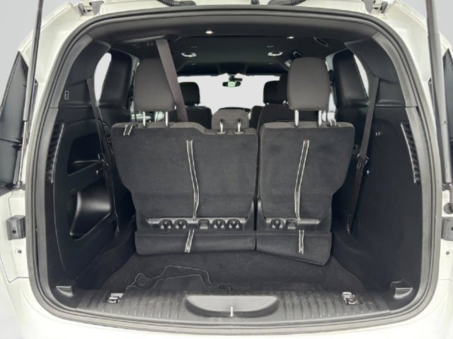 Used 2024 Chrysler Pacifica Touring FWD image 28