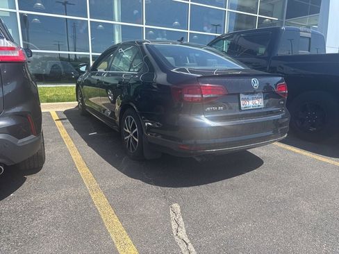 Used 2017 Volkswagen Jetta SE FWD image 4