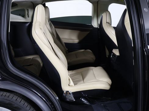 Used 2017 Tesla Model X 75D image 30