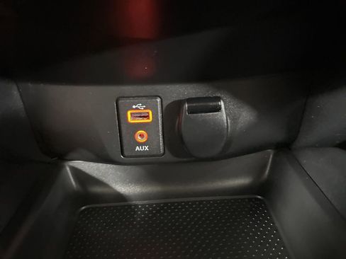 Used 2017 Nissan Rogue SV image 31