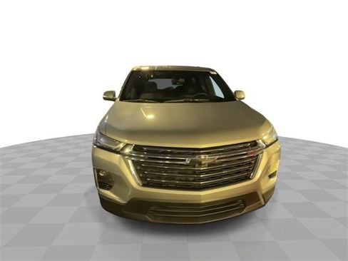 Used 2023 Chevrolet Traverse LT image 3
