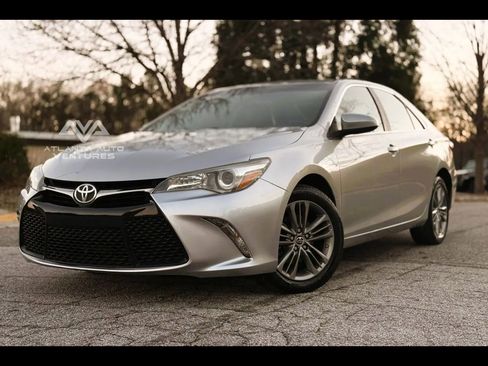 Used 2015 Toyota Camry SE image 6