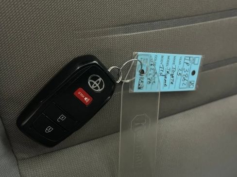 Used 2025 Toyota Tacoma TRD Off-Road AWD/4WD image 82