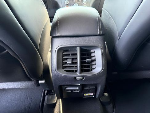 Used 2020 Jeep Cherokee Limited FWD image 12