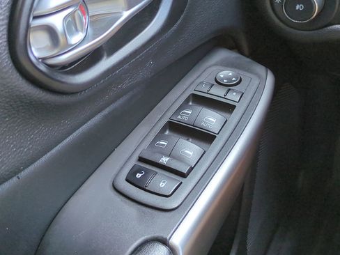 Used 2022 Jeep Cherokee Latitude Lux AWD/4WD image 23