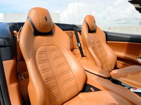 Used 2015 Ferrari California T RWD image 11