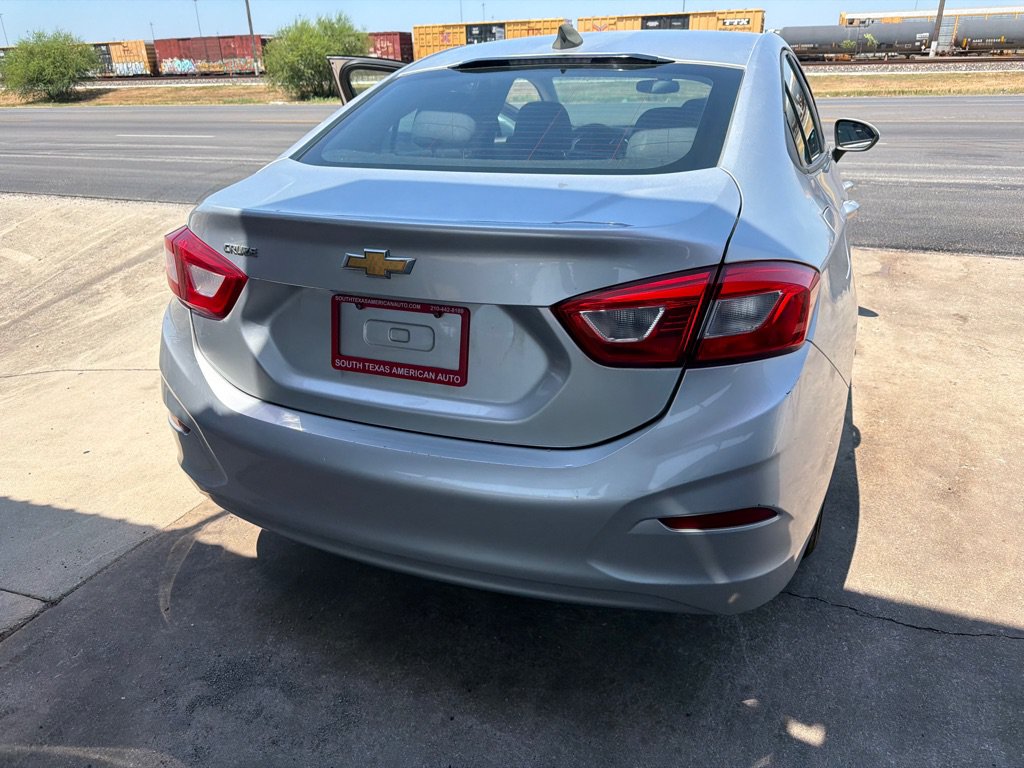 Used 2018 Chevrolet Cruze LS FWD image 17