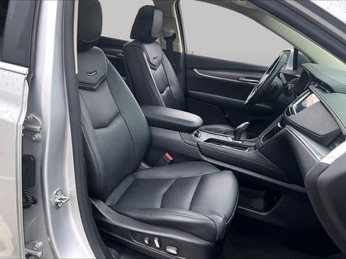Used 2017 Cadillac XT5 Luxury FWD image 8