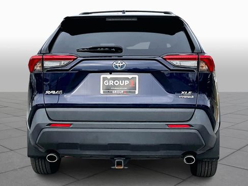 Used 2022 Toyota RAV4 XLE Premium image 5