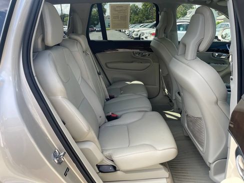 Used 2016 Volvo XC90 T6 Momentum w/ Momentum Plus Package AWD/4WD image 18
