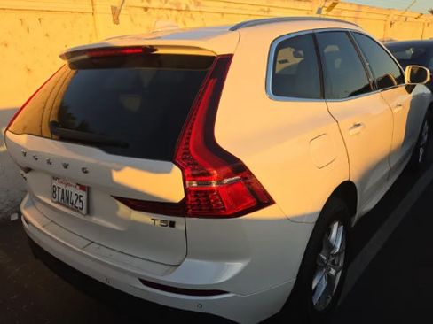Used 2021 Volvo XC60 T5 Momentum AWD/4WD image 2