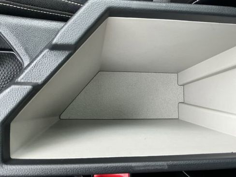 Used 2024 Volkswagen Jetta SE image 31